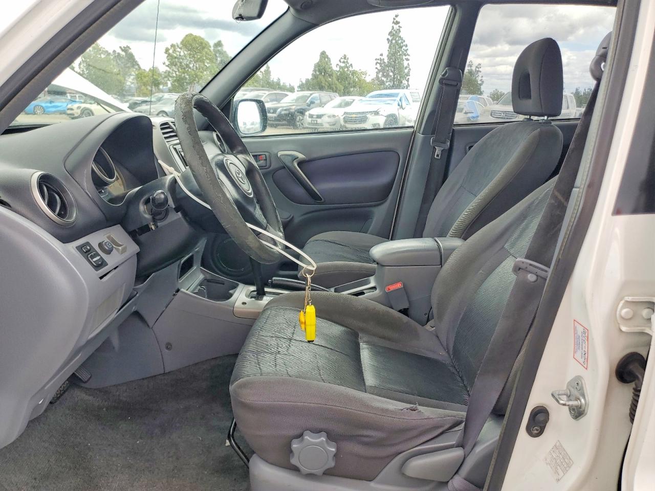 2002 TOYOTA RAV4 BASE photo 13