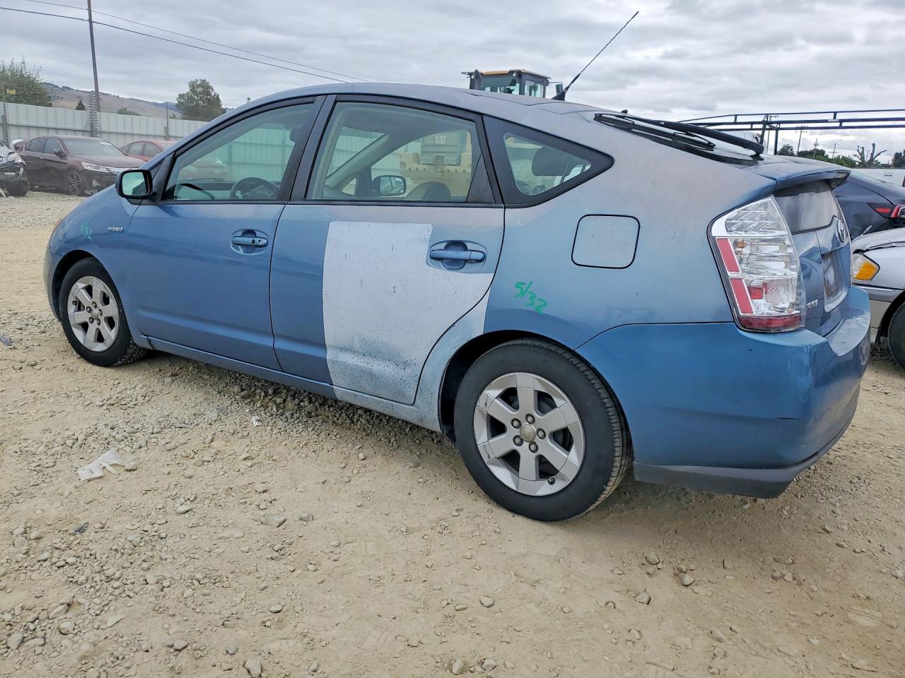 2007 TOYOTA PRIUS BASE photo 4