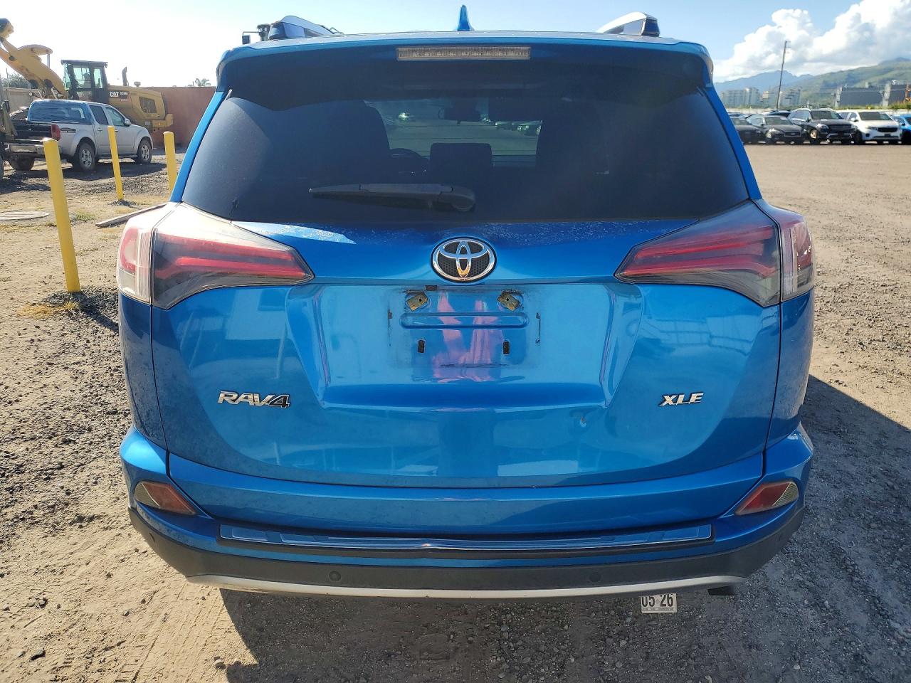2017 TOYOTA RAV4 XLE photo 6