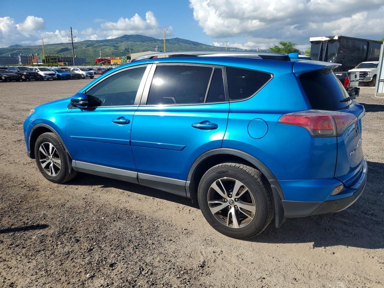2017 TOYOTA RAV4 XLE photo 2