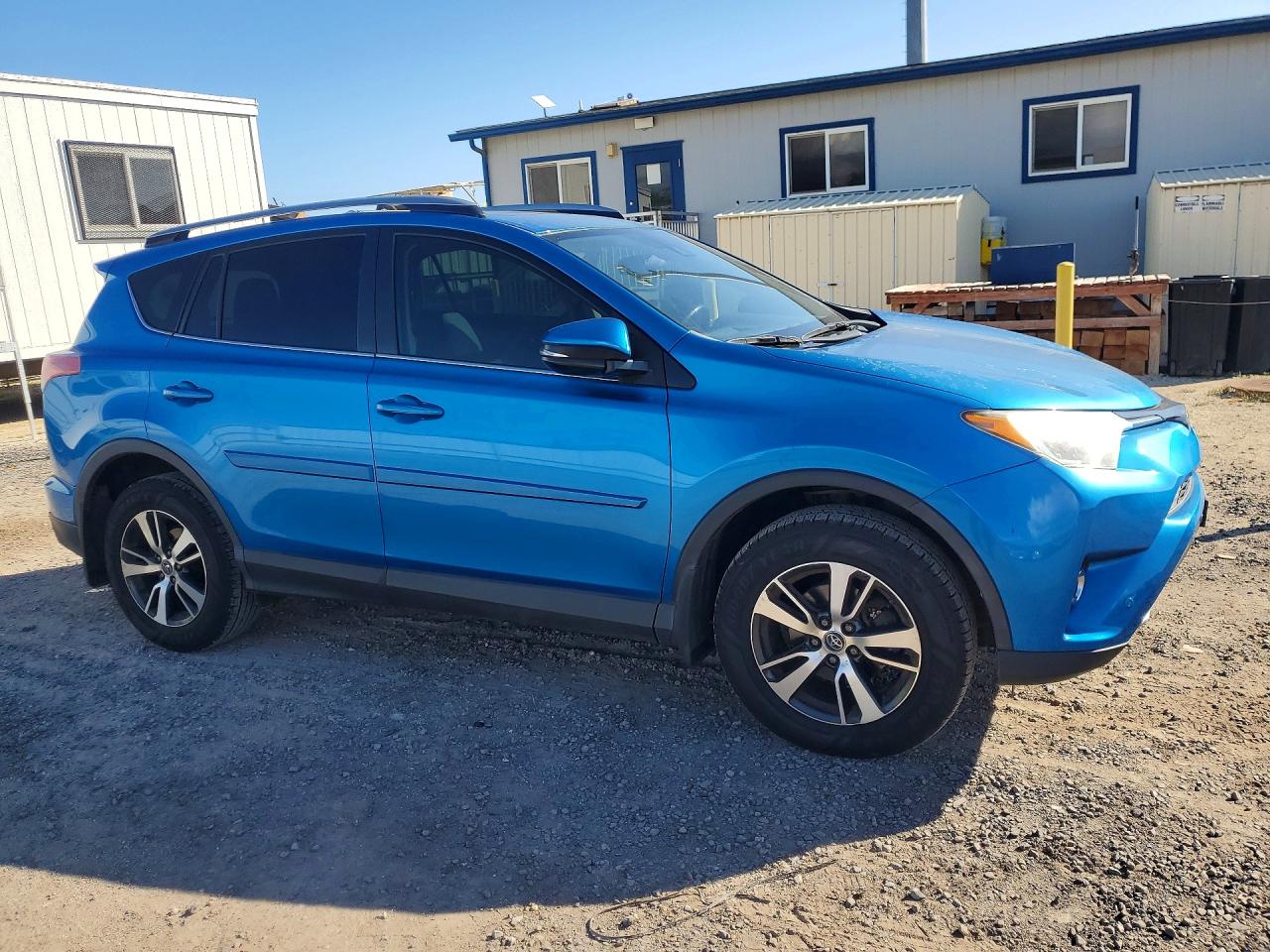 2017 TOYOTA RAV4 XLE photo 4