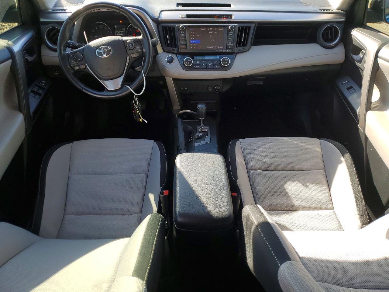 2017 TOYOTA RAV4 XLE photo 8