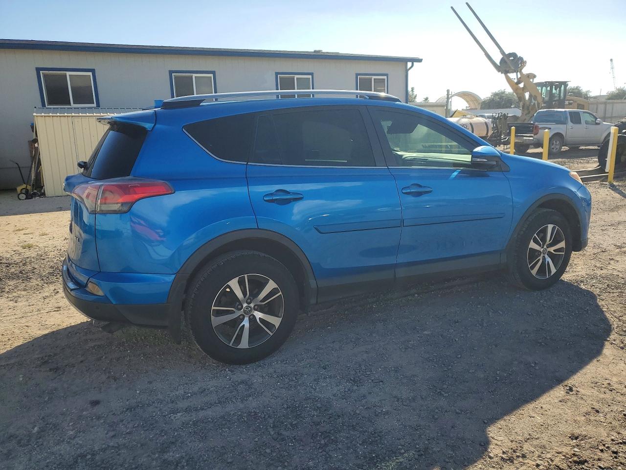 2017 TOYOTA RAV4 XLE photo 3