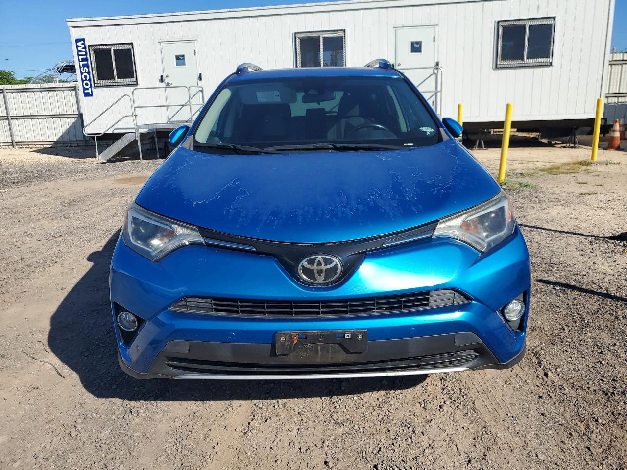 2017 TOYOTA RAV4 XLE photo 5