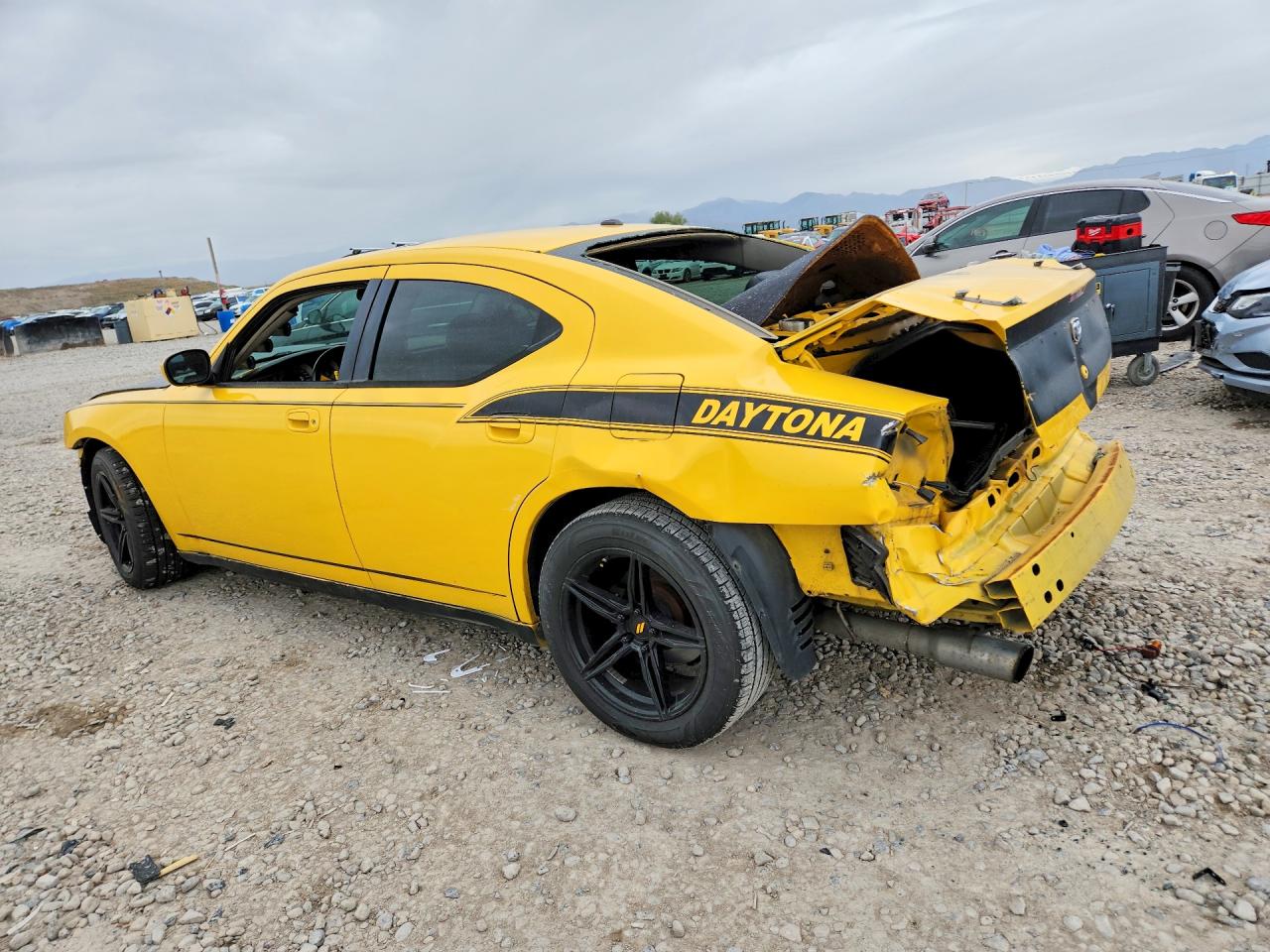 2006 DODGE CHARGER R photo 3