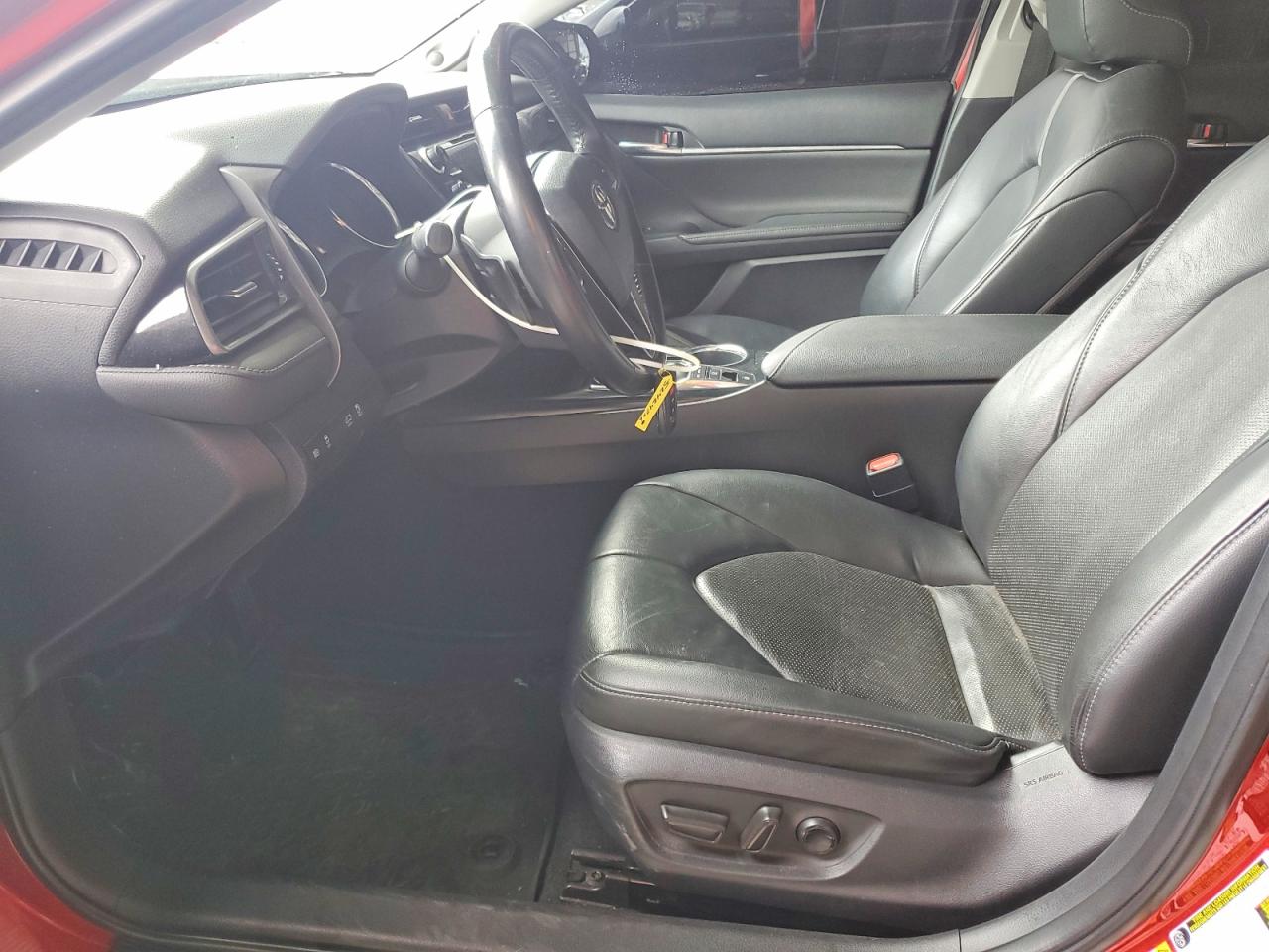 2019 TOYOTA CAMRY XSE photo 7