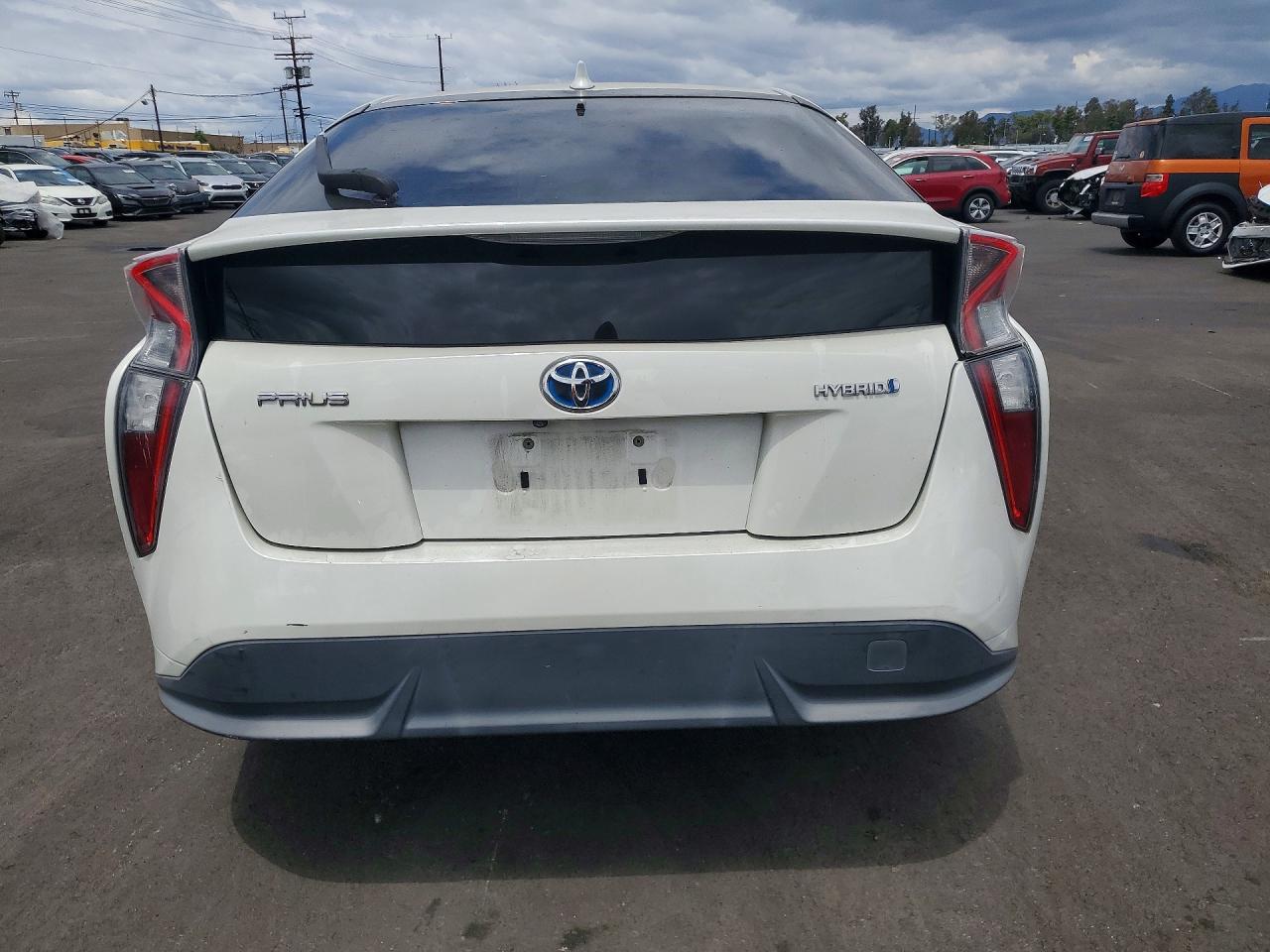 2016 TOYOTA PRIUS THREE TOURING photo 11