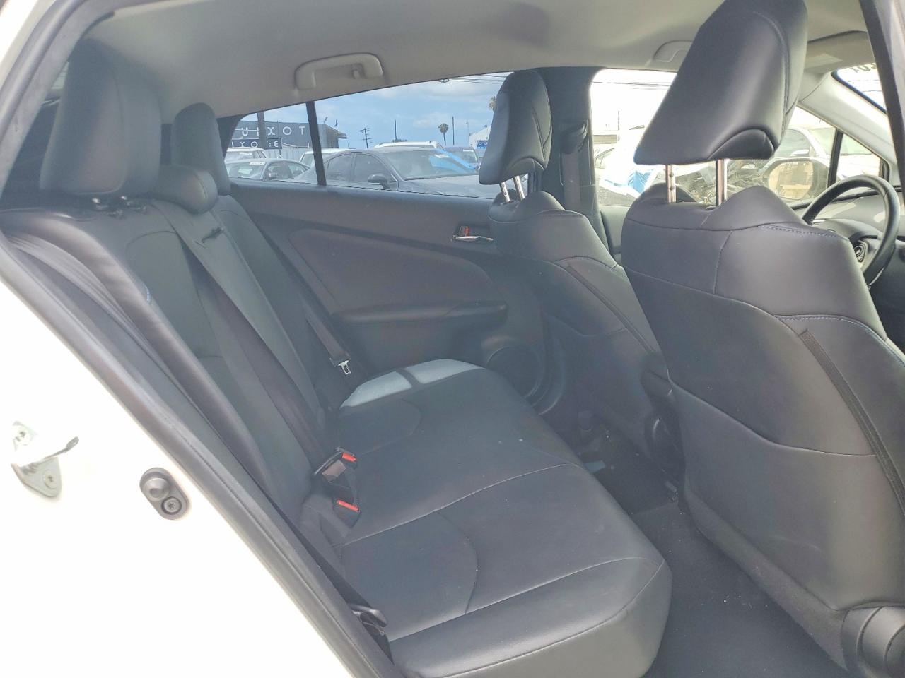 2016 TOYOTA PRIUS THREE TOURING photo 19
