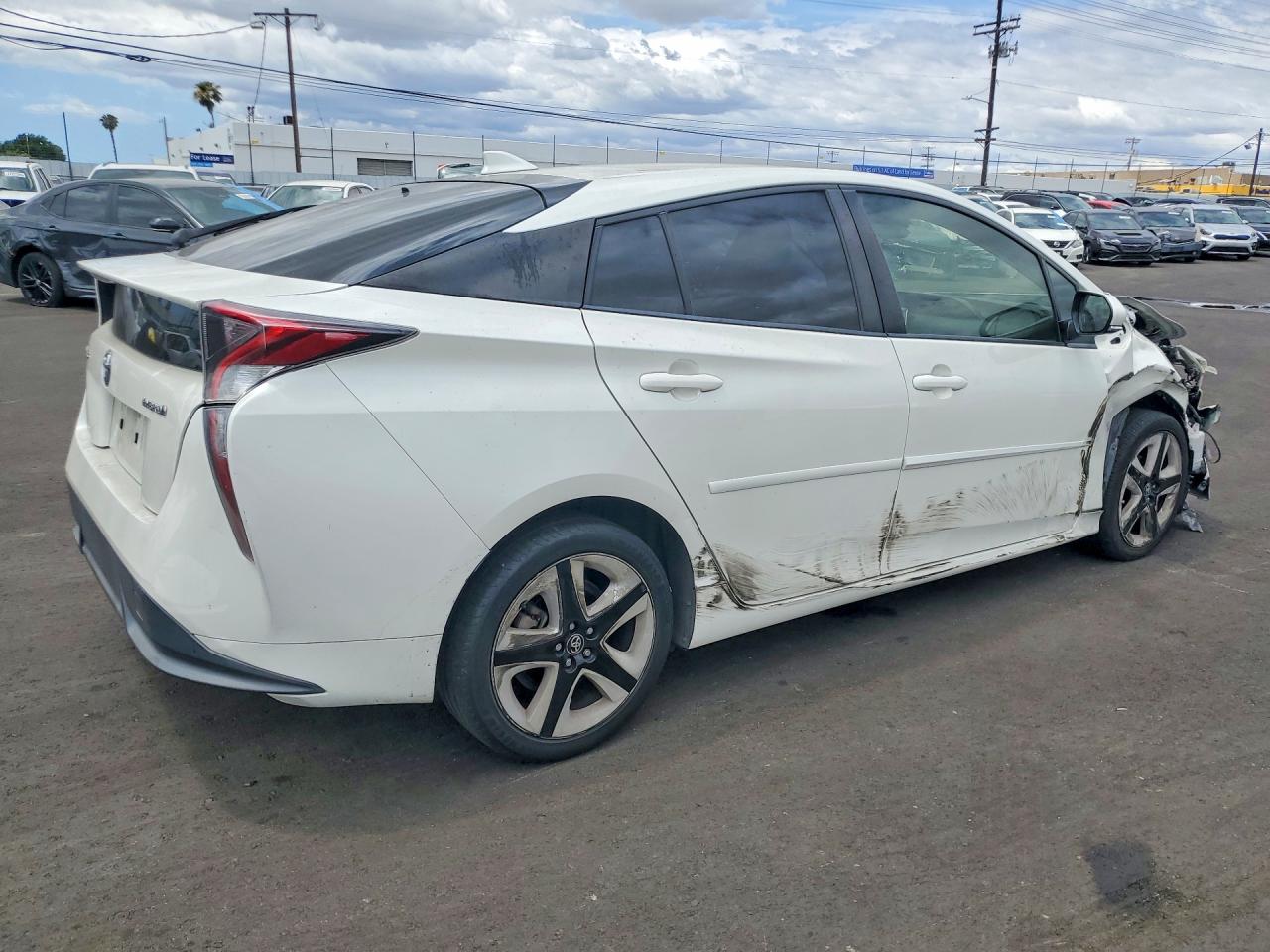 2016 TOYOTA PRIUS THREE TOURING photo 5