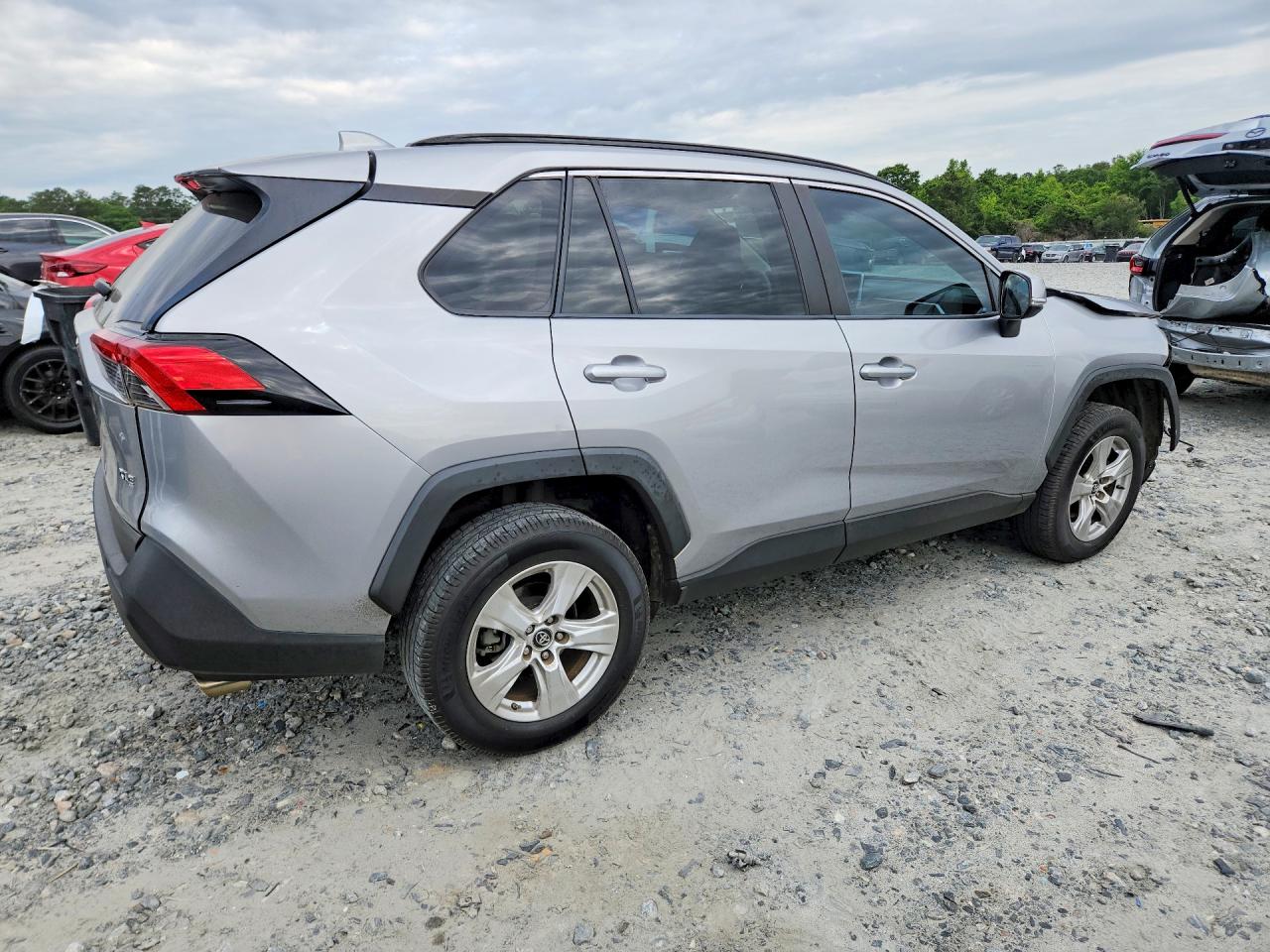 2019 TOYOTA RAV4 XLE photo 5