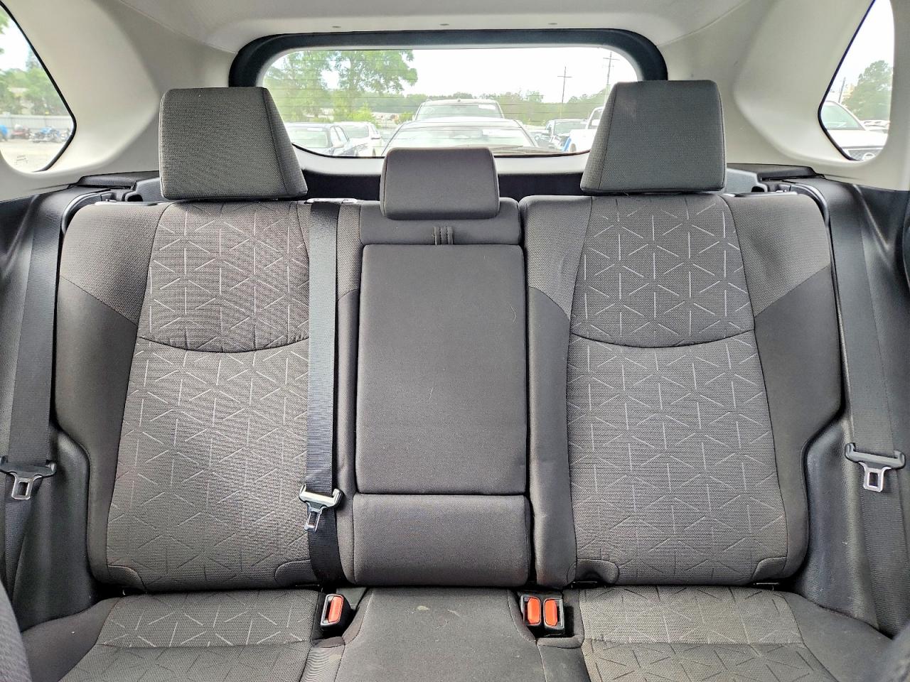 2019 TOYOTA RAV4 XLE photo 19