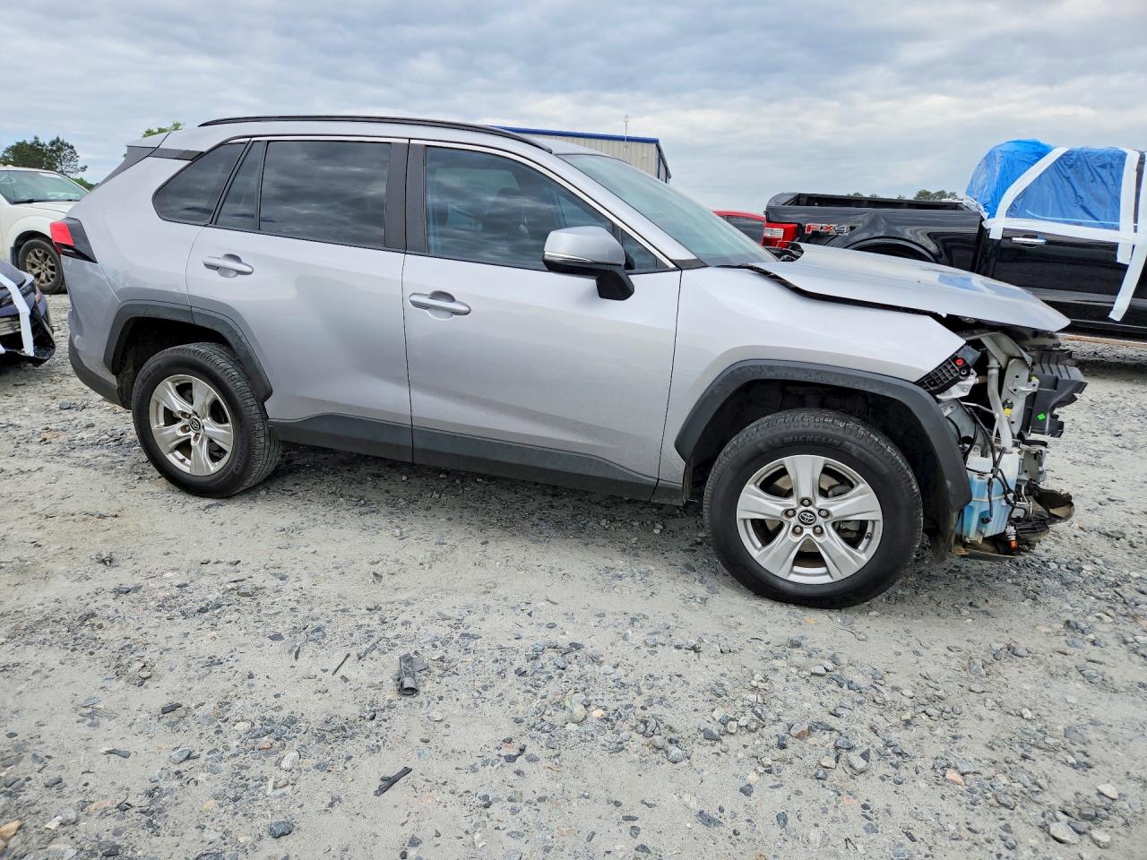2019 TOYOTA RAV4 XLE photo 7