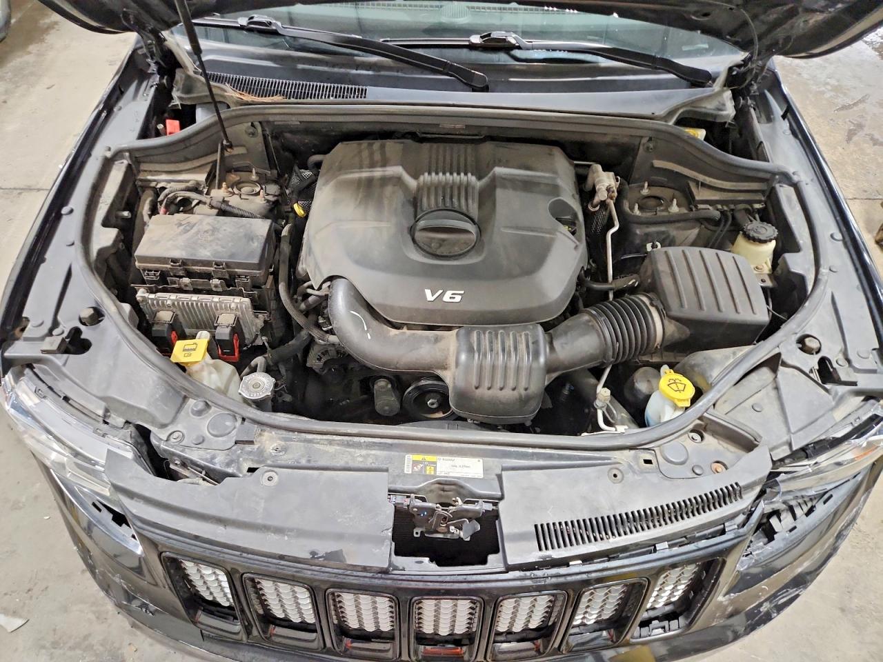 2015 JEEP GRAND CHEROKEE LAREDO photo 34