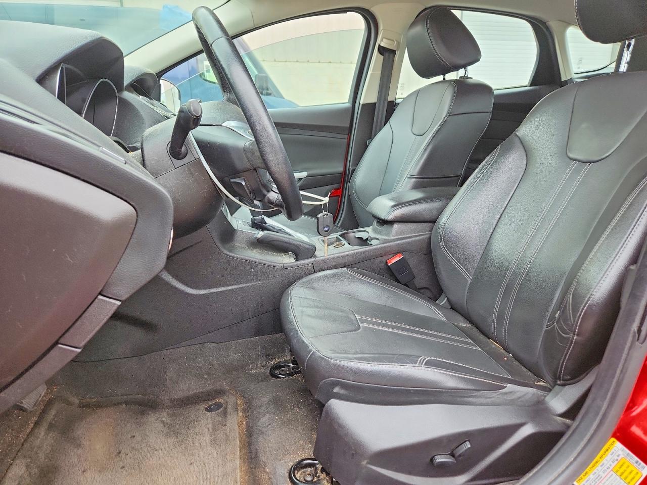 2014 FORD FOCUS SE photo 19
