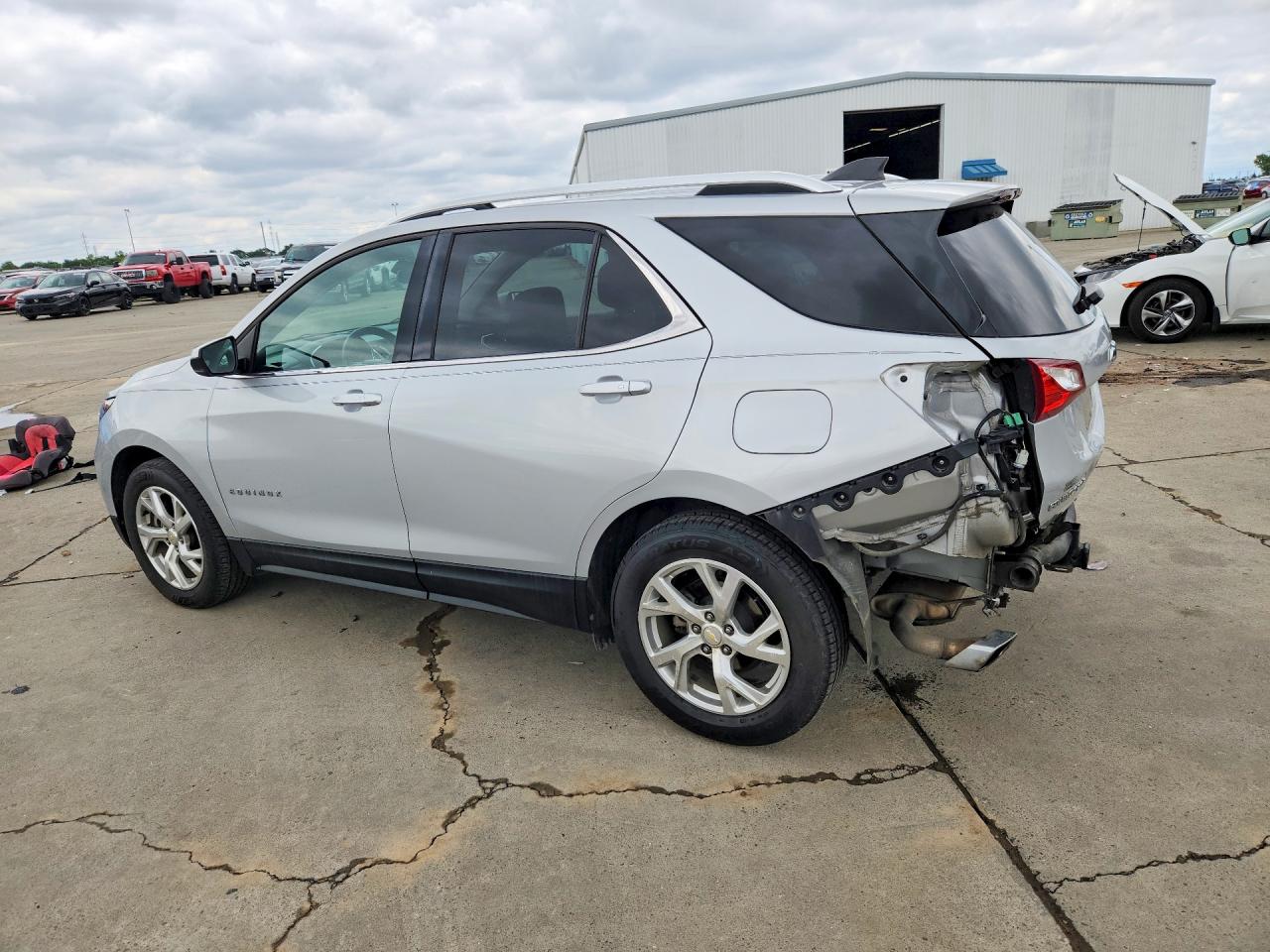 2018 CHEVROLET EQUINOX LT photo 2