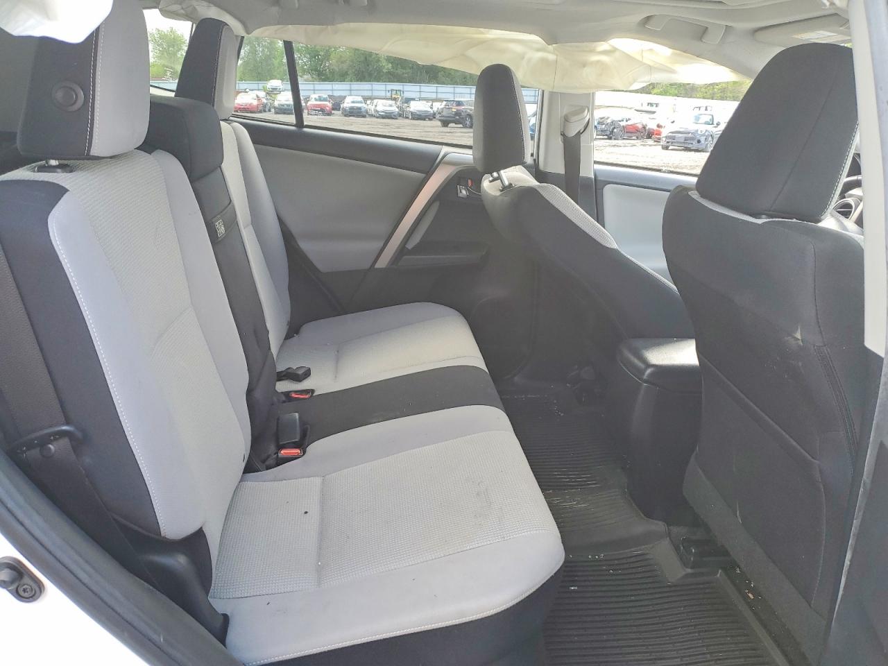 2016 TOYOTA RAV4 HV XLE photo 10