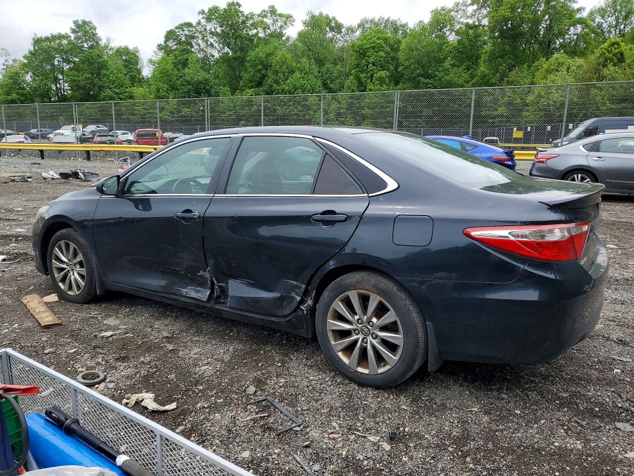 2015 TOYOTA CAMRY SE photo 3