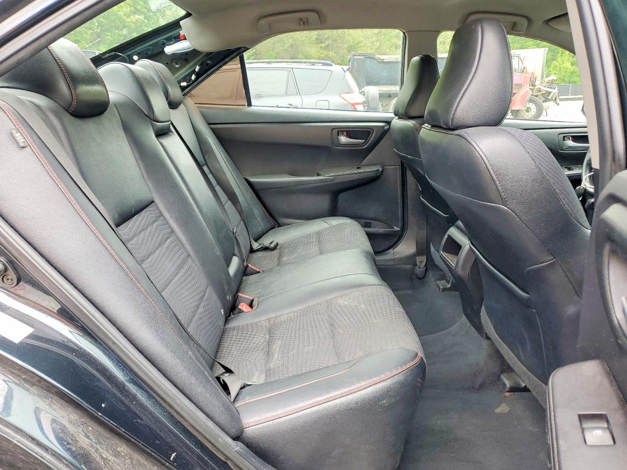2015 TOYOTA CAMRY SE photo 19