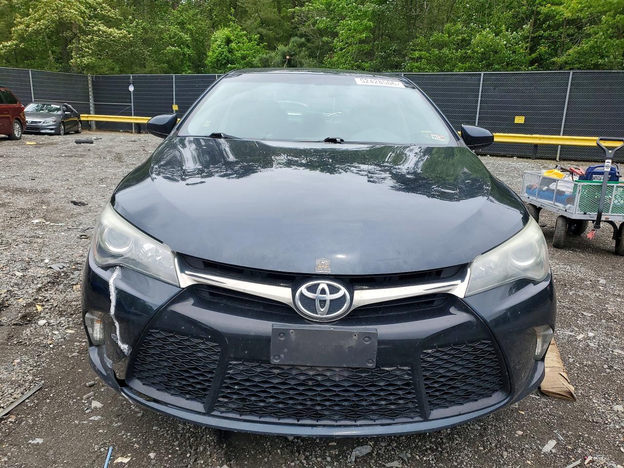 2015 TOYOTA CAMRY SE photo 9
