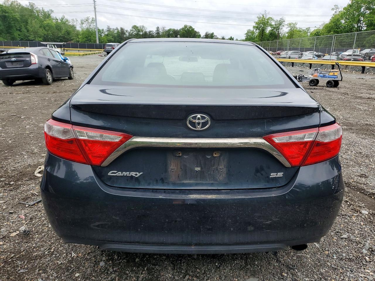 2015 TOYOTA CAMRY SE photo 11
