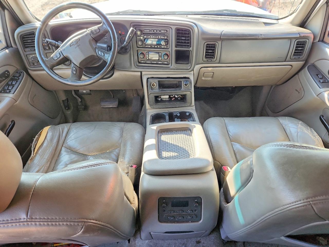2004 CHEVROLET SUBURBAN K1500 photo 15