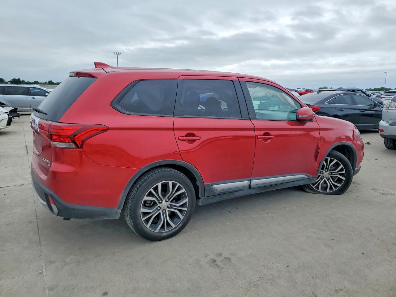 2018 MITSUBISHI OUTLANDER SE photo 5