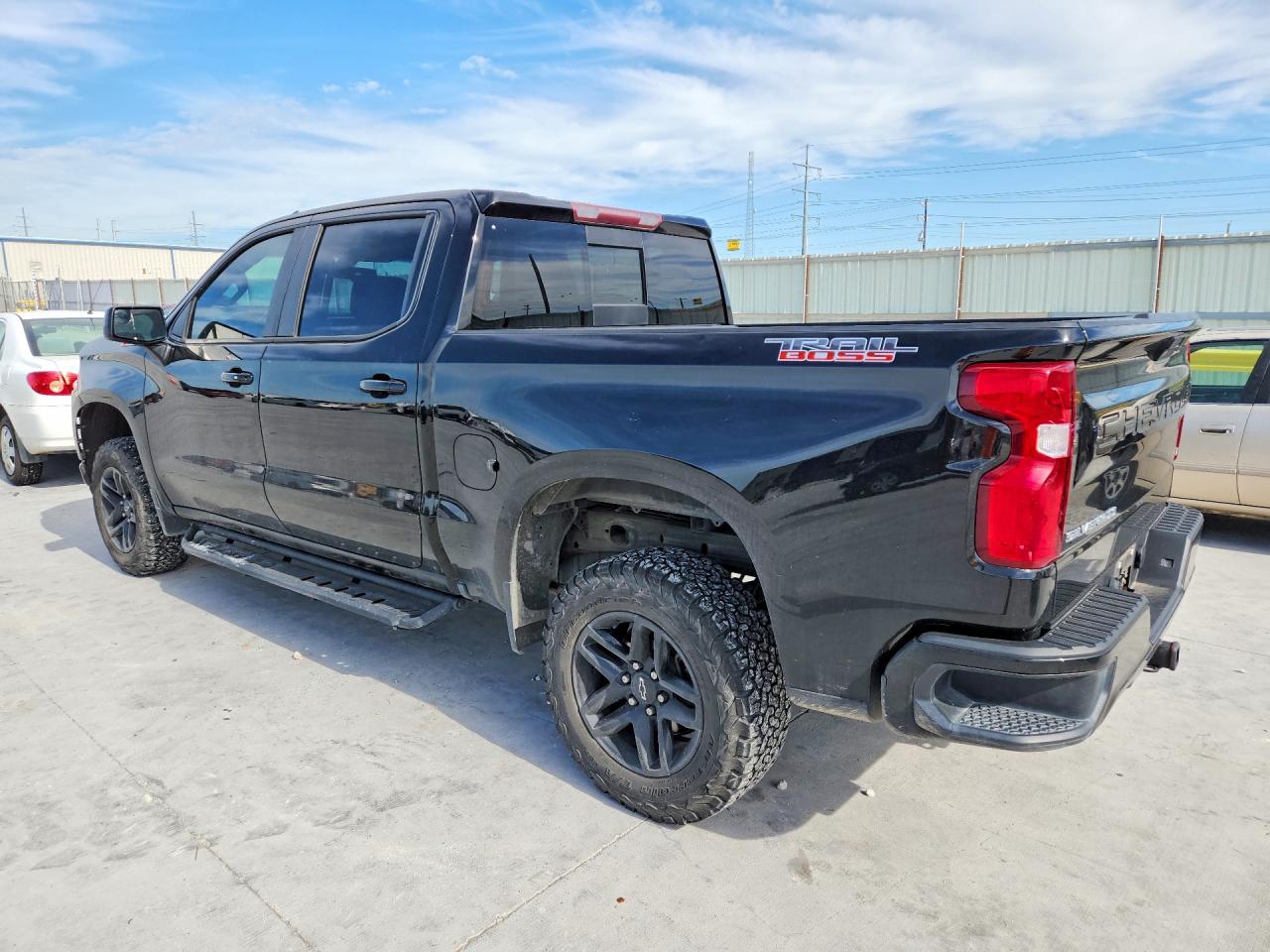 2020 CHEVROLET SILVERADO K1500 LT TRAIL BOSS photo 2