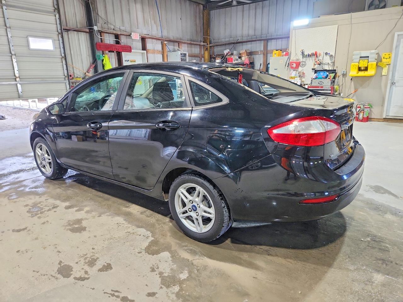 2019 FORD FIESTA SE photo 2