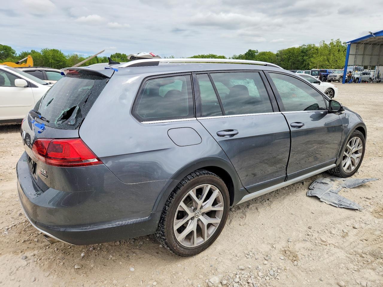 2017 VOLKSWAGEN GOLF ALLTRACK S photo 7