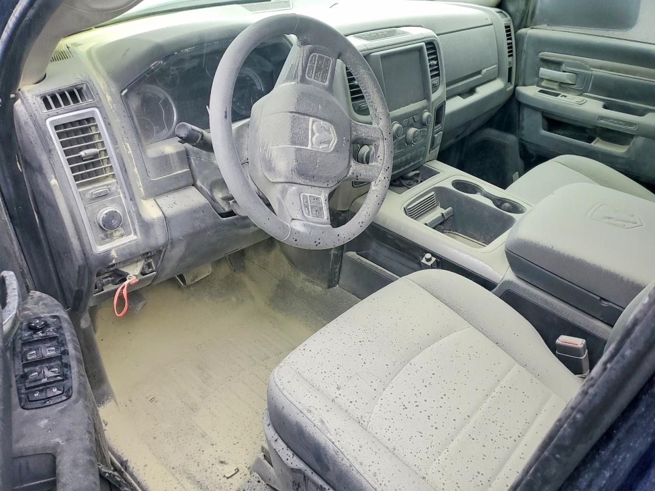 2016 RAM 1500 SLT photo 15