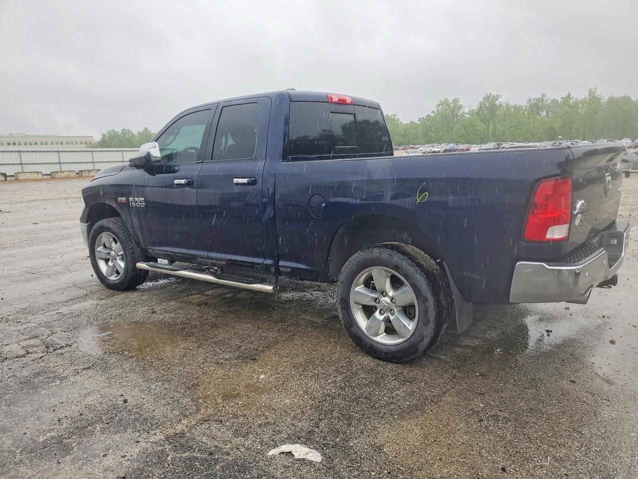 2016 RAM 1500 SLT photo 3