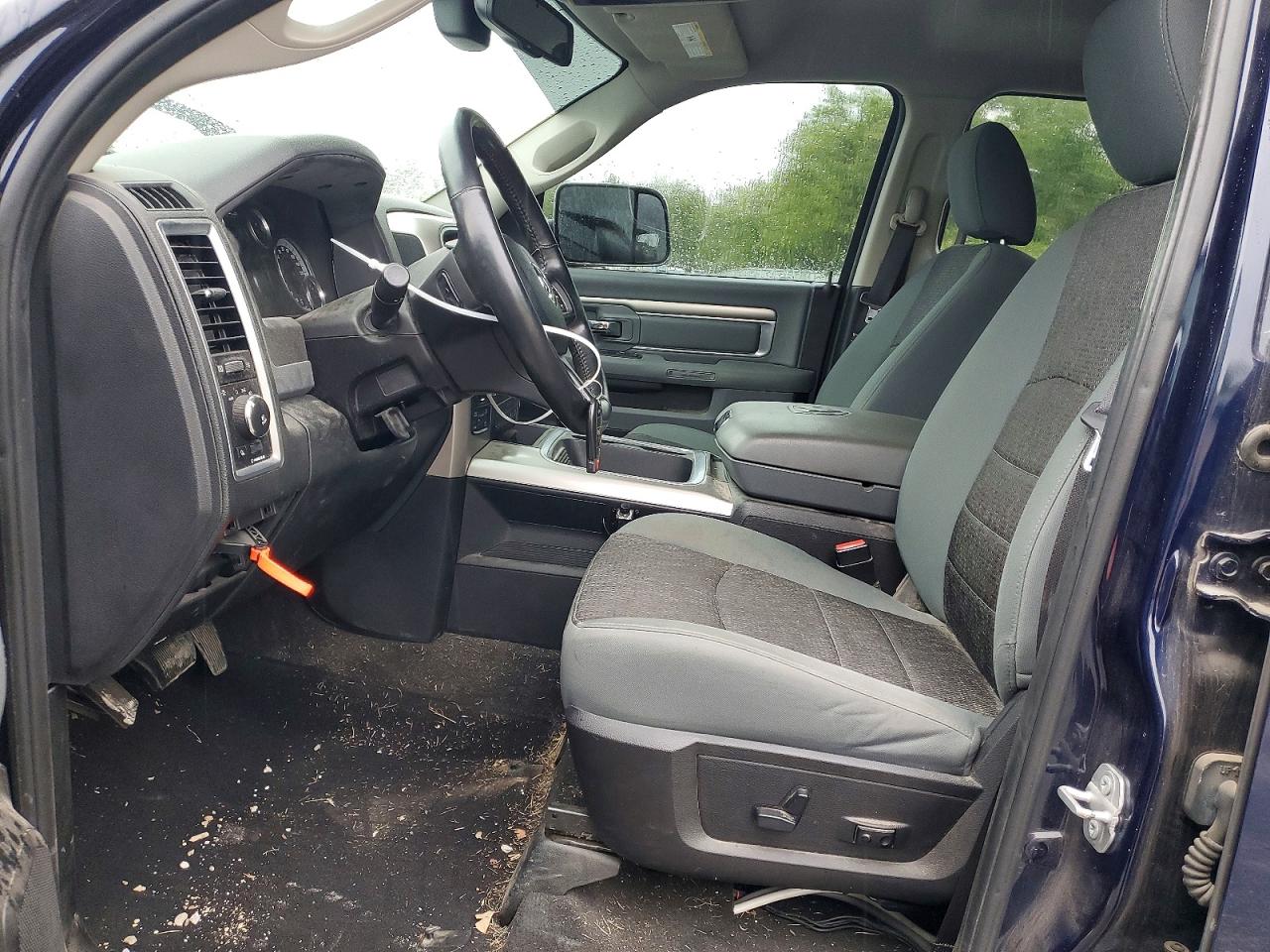 2016 RAM 1500 SLT photo 13