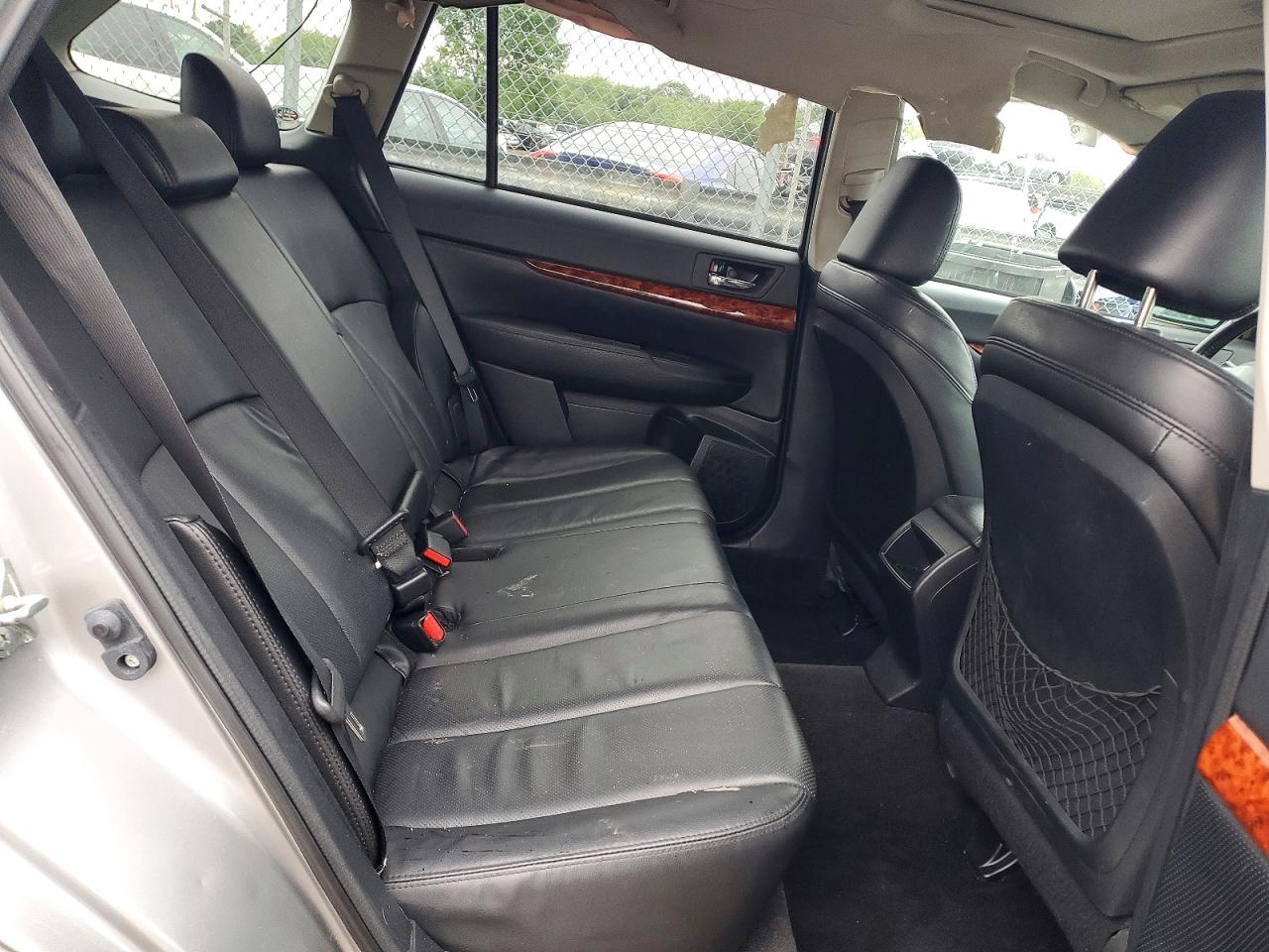 2011 SUBARU OUTBACK 3.6R LIMITED photo 28