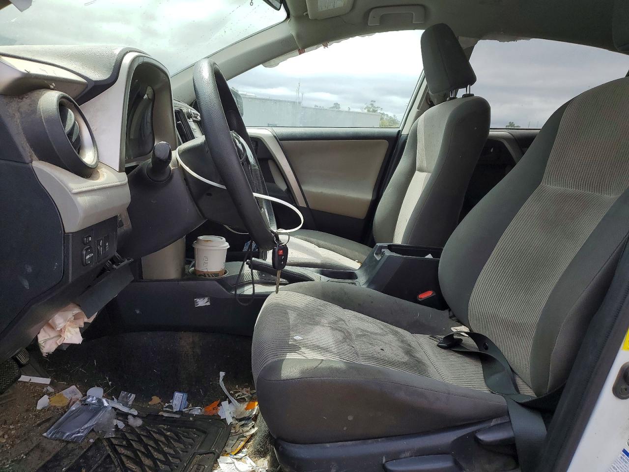 2014 TOYOTA RAV4 LE photo 13