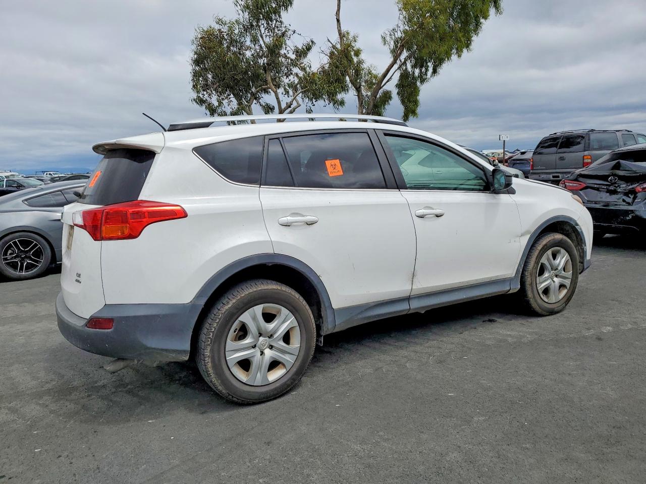 2014 TOYOTA RAV4 LE photo 5