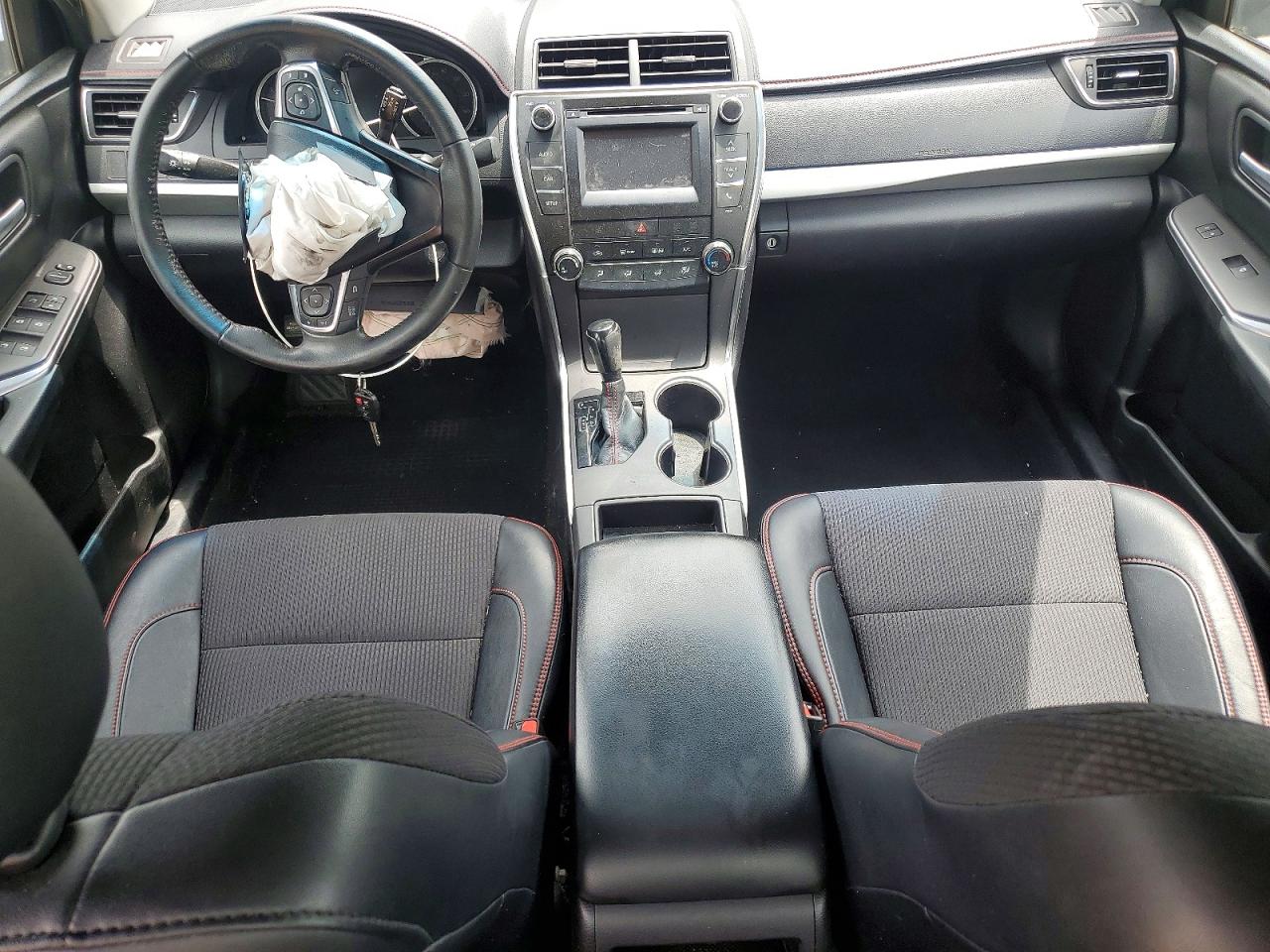 2016 TOYOTA CAMRY SE photo 8