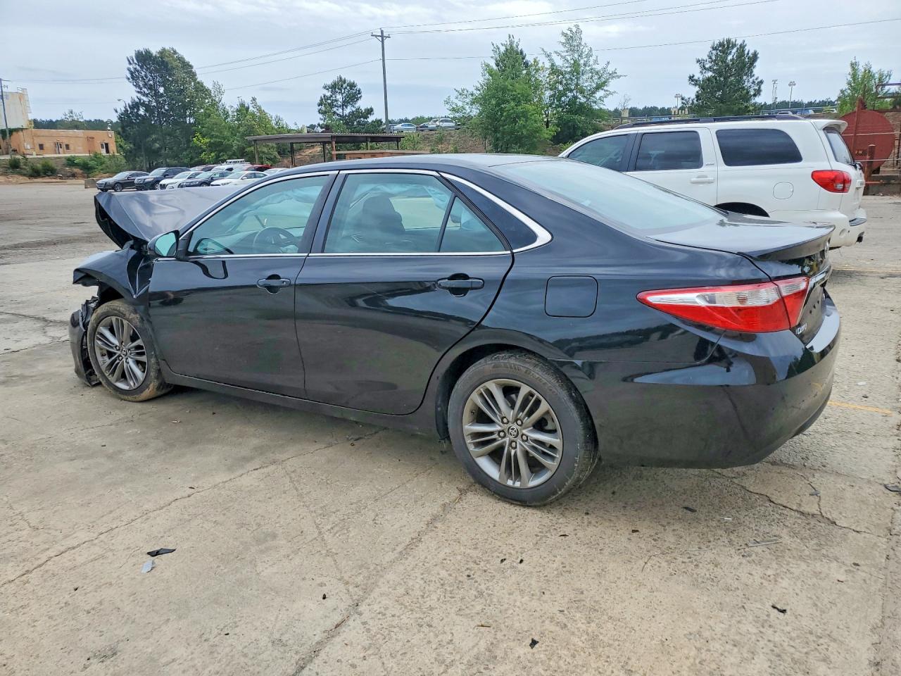 2016 TOYOTA CAMRY SE photo 2