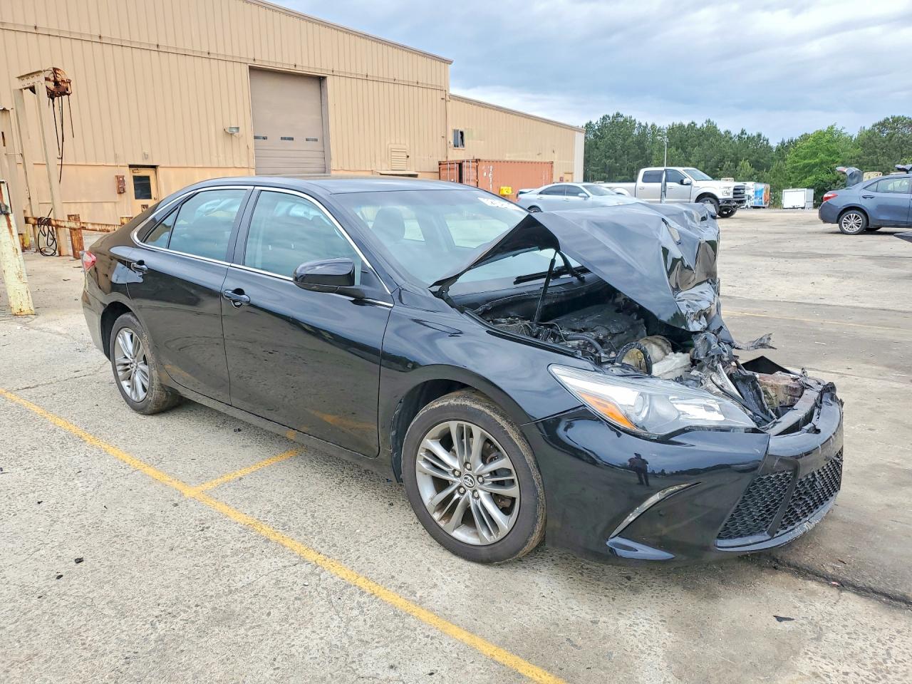 2016 TOYOTA CAMRY SE photo 4