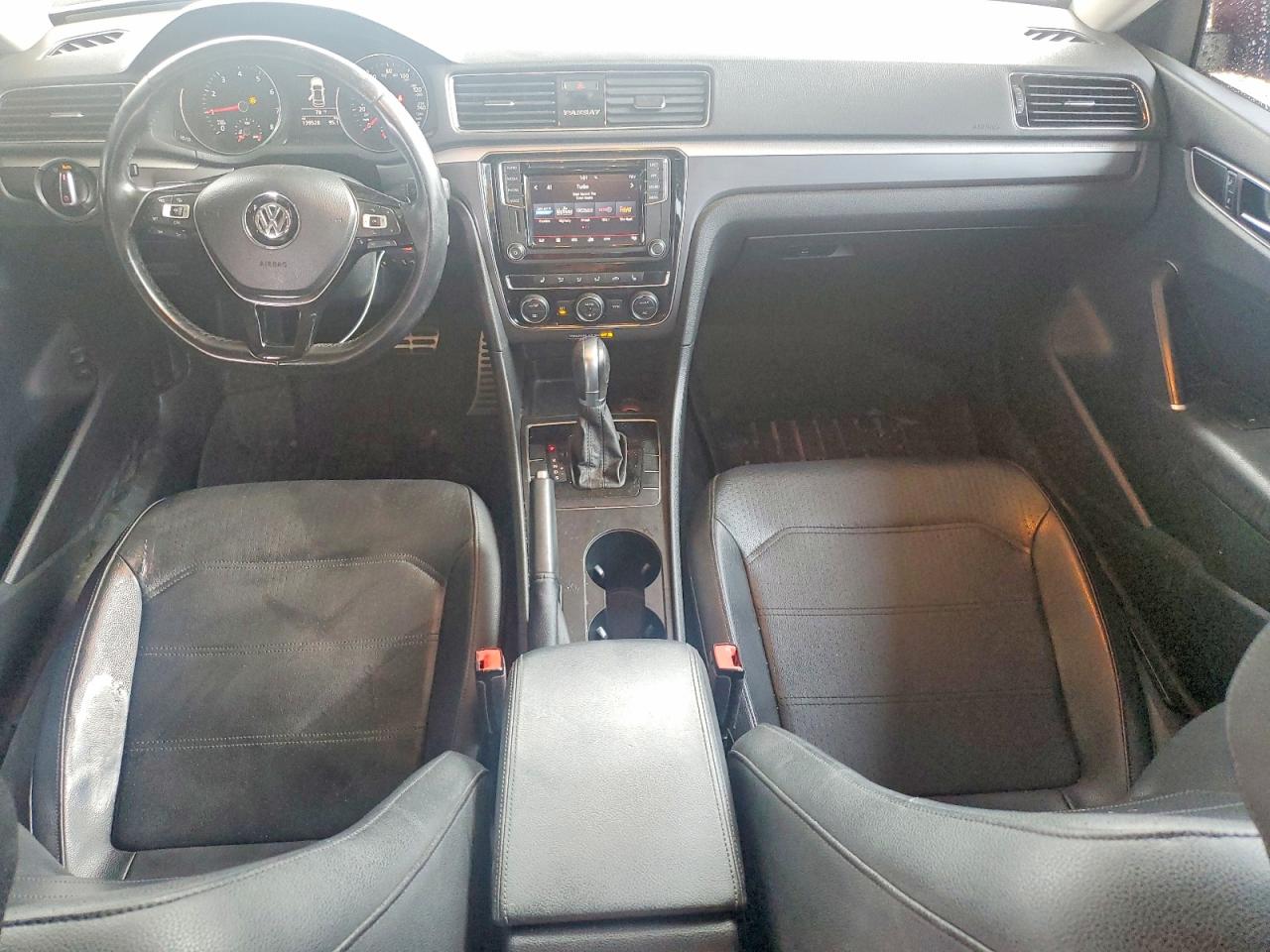 2018 VOLKSWAGEN PASSAT S photo 15
