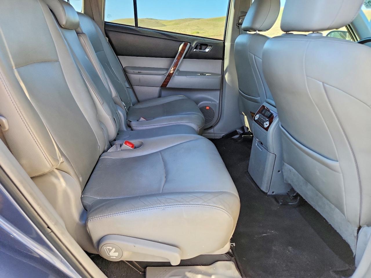 2013 TOYOTA HIGHLANDER LIMITED photo 31