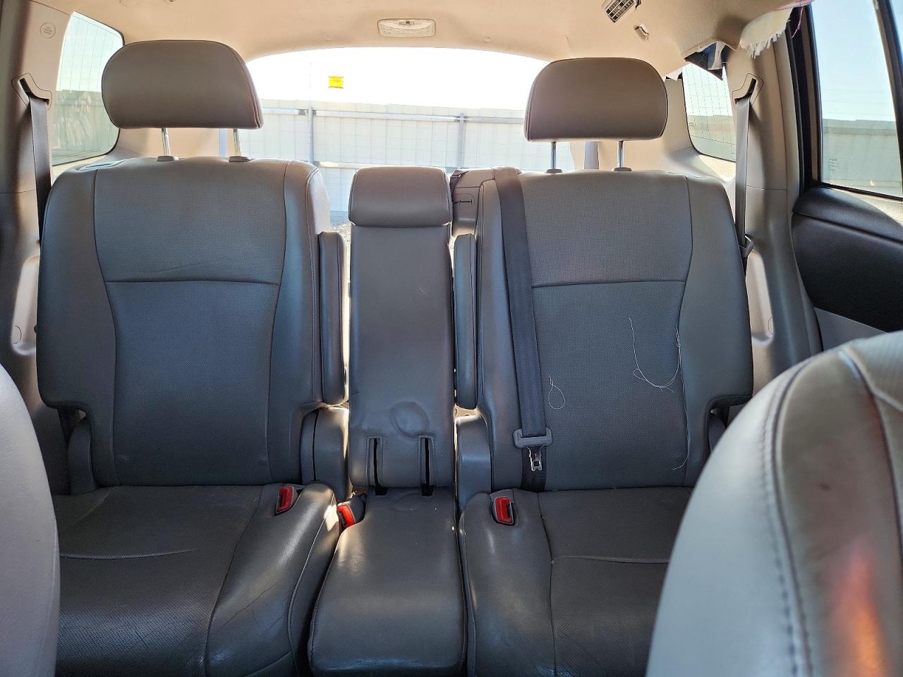 2013 TOYOTA HIGHLANDER LIMITED photo 28