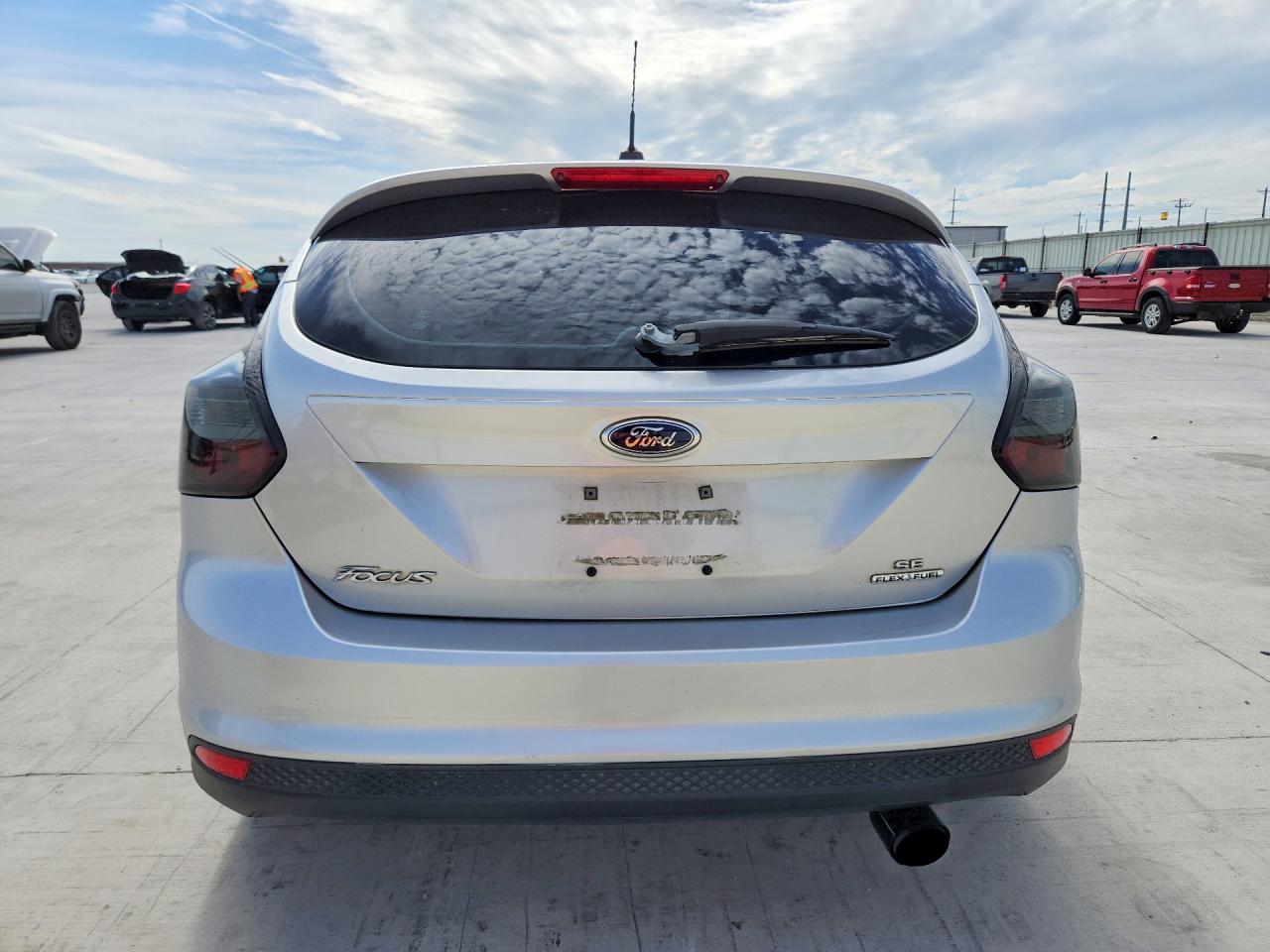 2014 FORD FOCUS SE photo 16