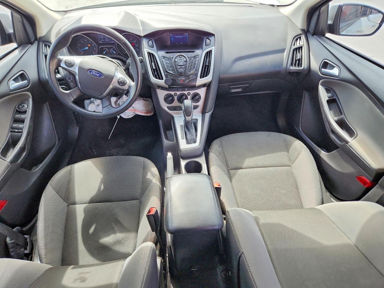 2014 FORD FOCUS SE photo 22