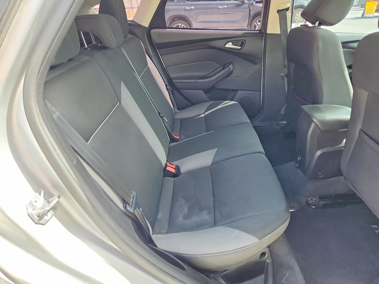 2014 FORD FOCUS SE photo 28