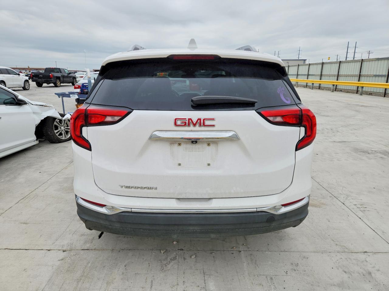 2020 GMC TERRAIN SLT photo 11