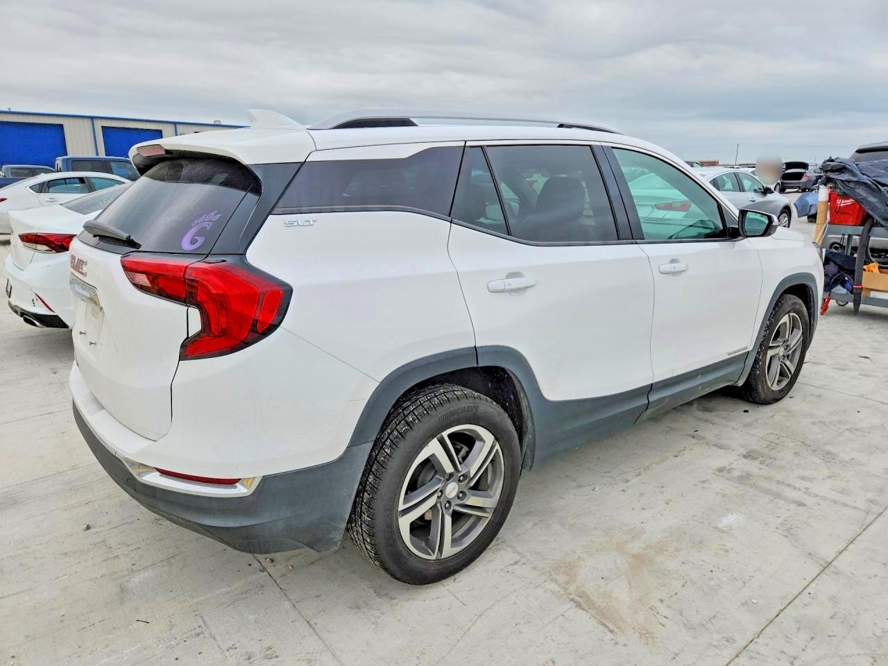 2020 GMC TERRAIN SLT photo 5