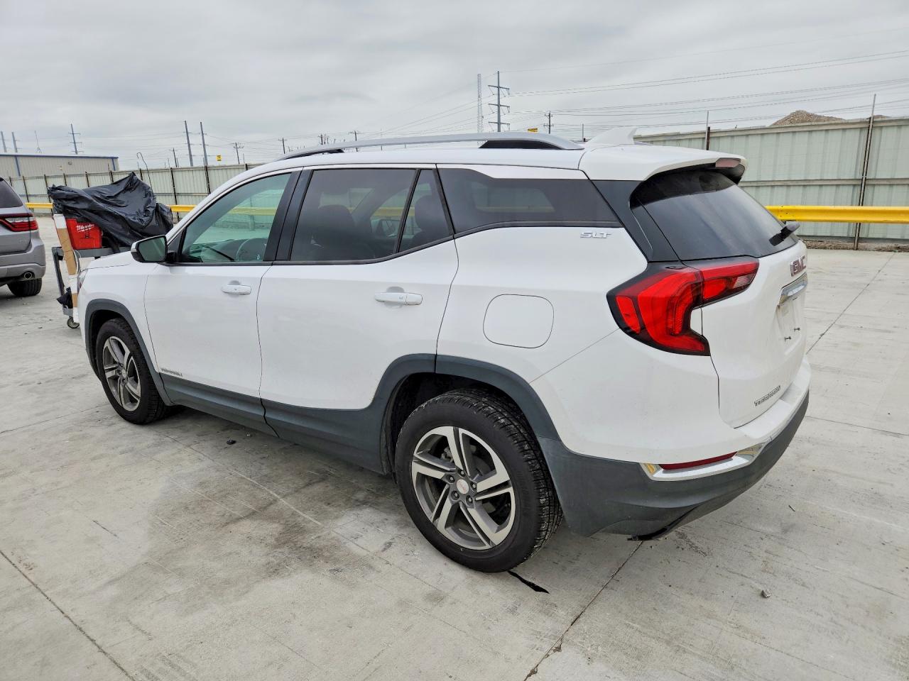2020 GMC TERRAIN SLT photo 3