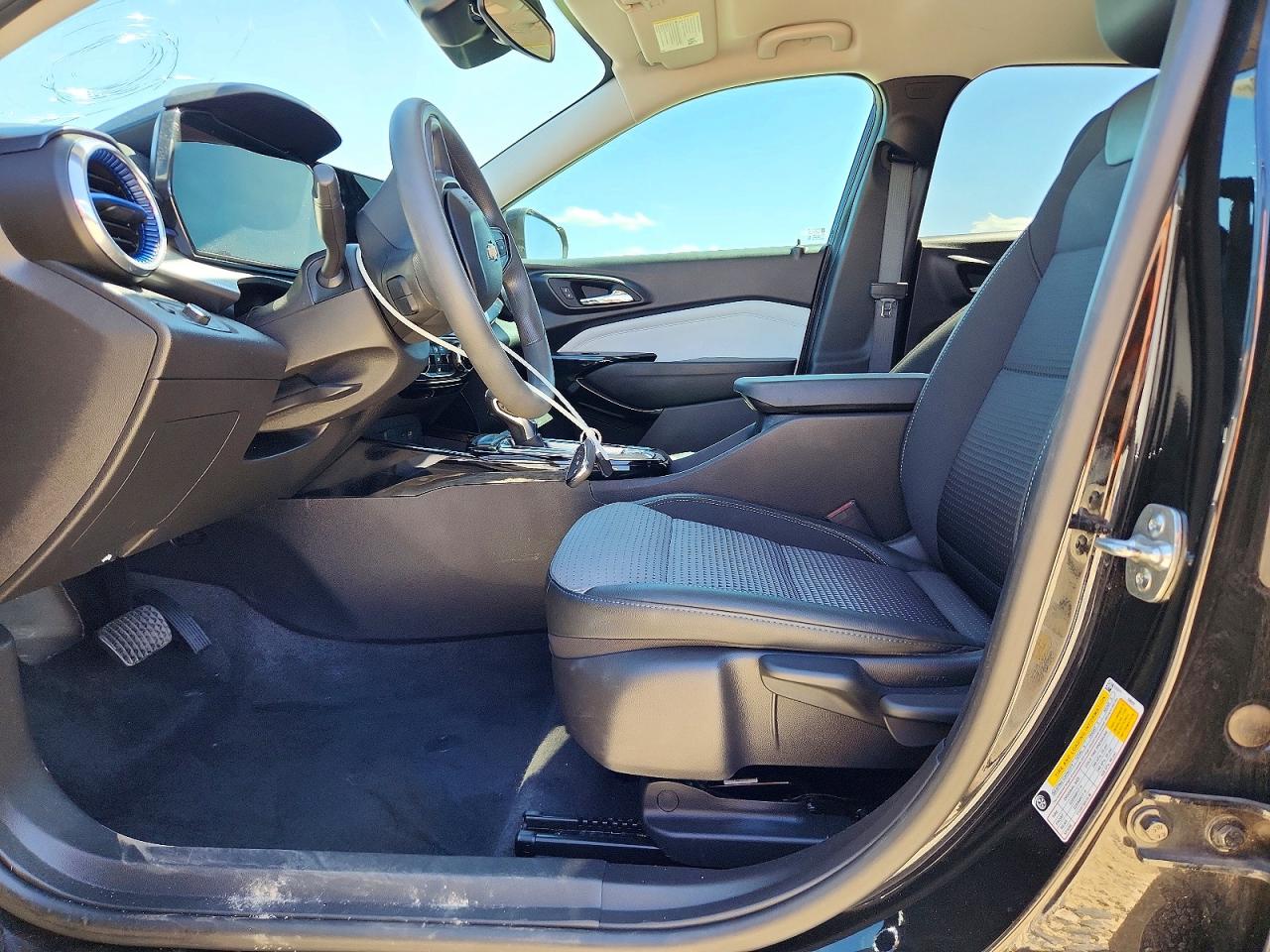 2025 CHEVROLET TRAX 1LT photo 13