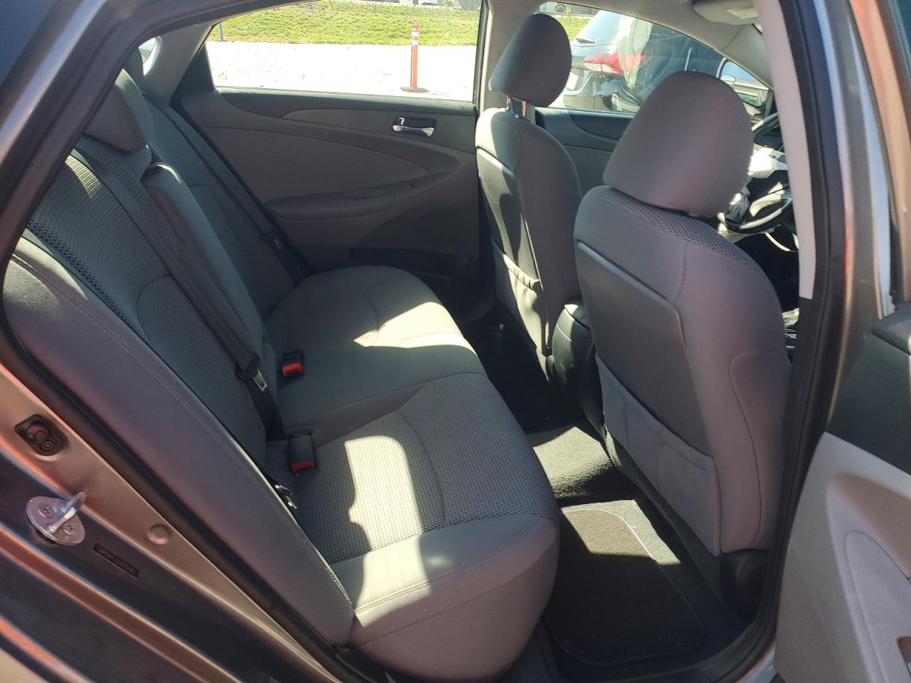 2012 HYUNDAI SONATA GLS photo 28