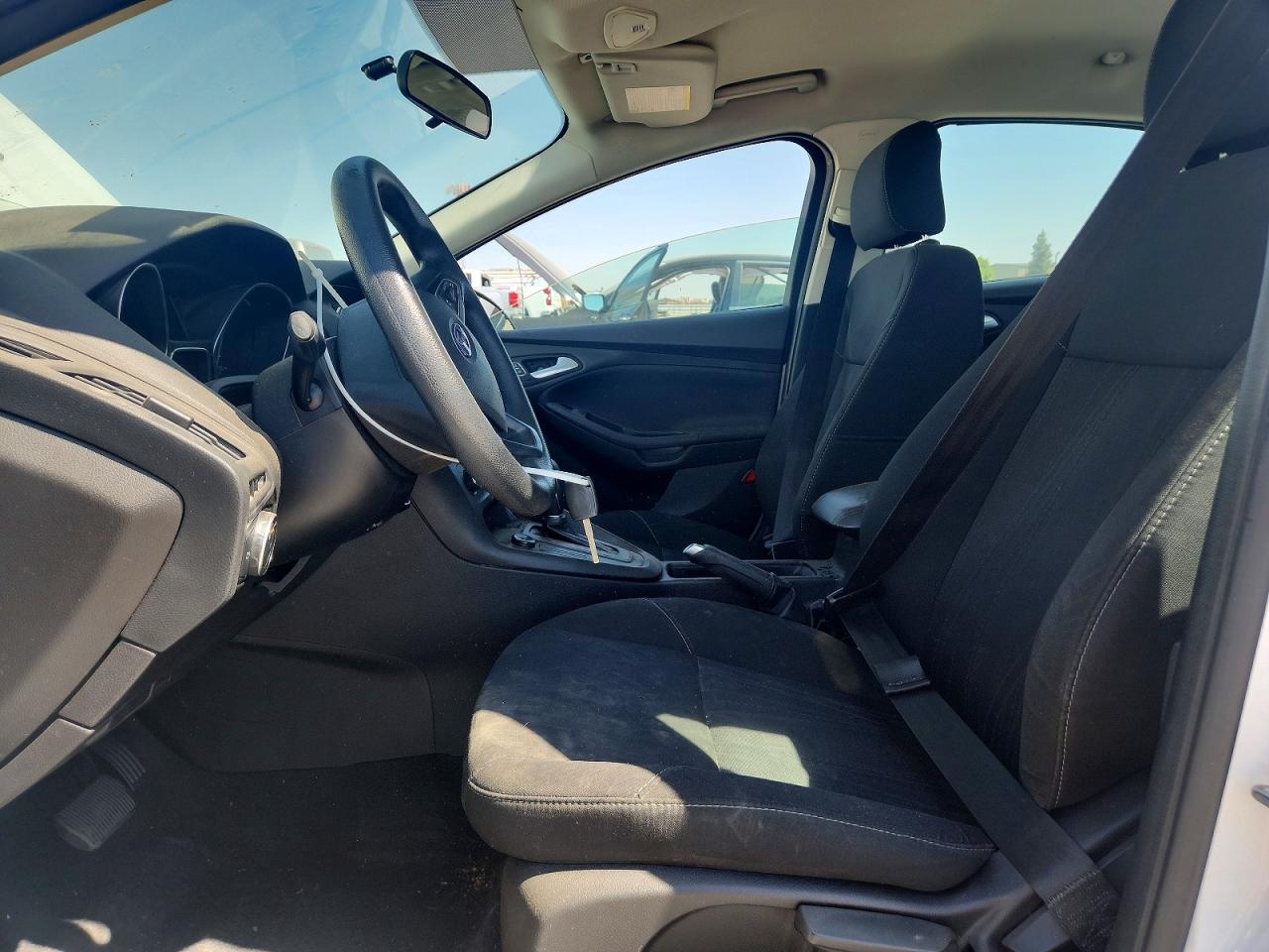2017 FORD FOCUS SE photo 19